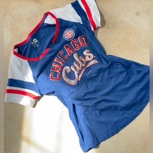 ⚾️❤️🐻Sequined Embellished Chicago Cubs Split Scoop Neck Tee - Large ❤️⚾️🐻